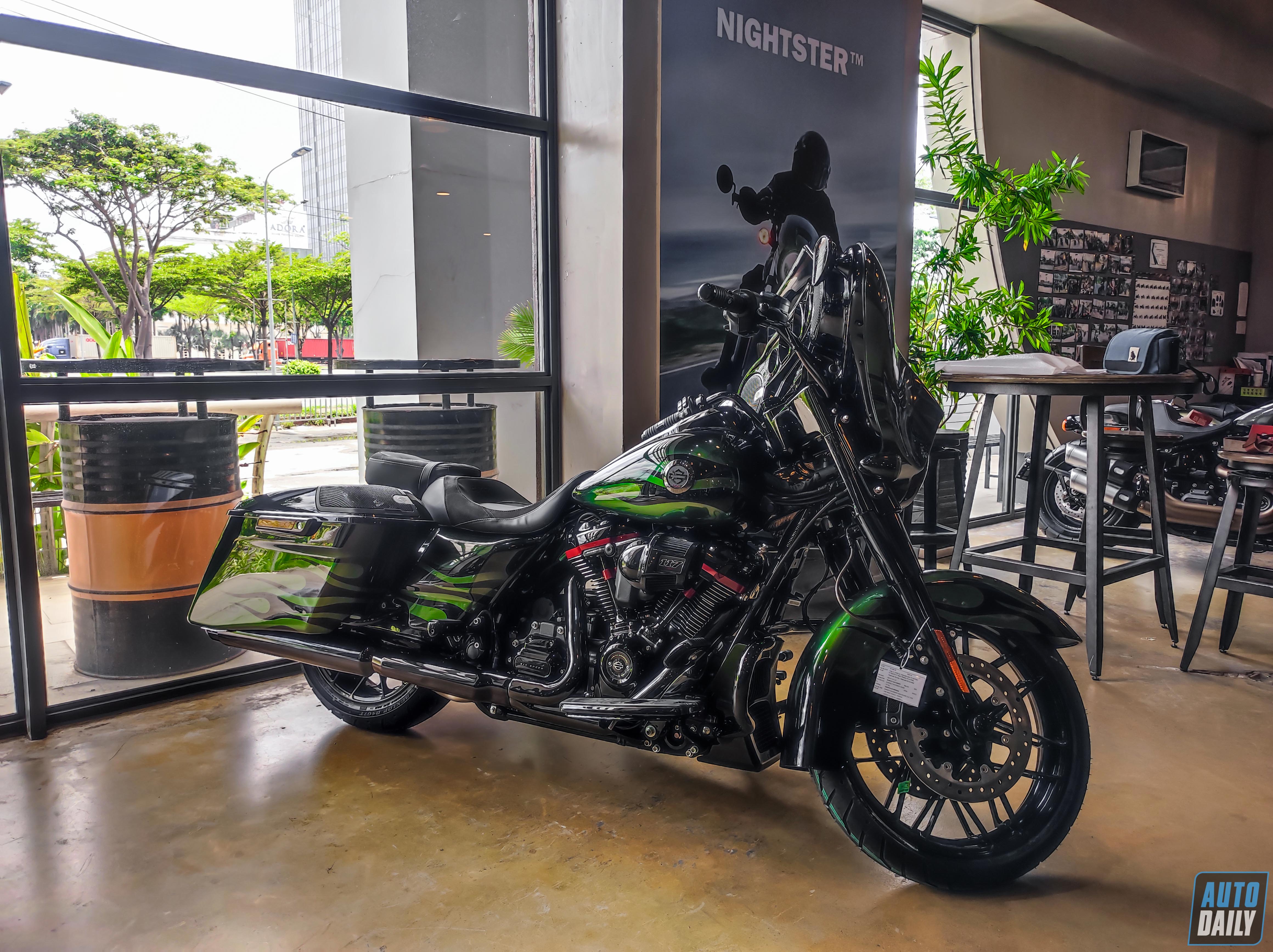 Soi Chi Tiết Harley Davidson Cvo Street Glide 2022 đầu Tiên Tại Việt Nam 4544